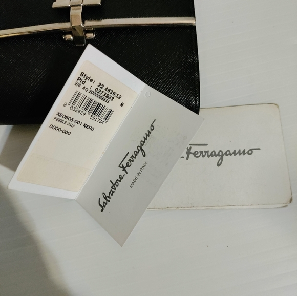 Authentic Salvatore Ferragamo Leather "Gancini" Key Ring Wallet - Picture 8 of 9